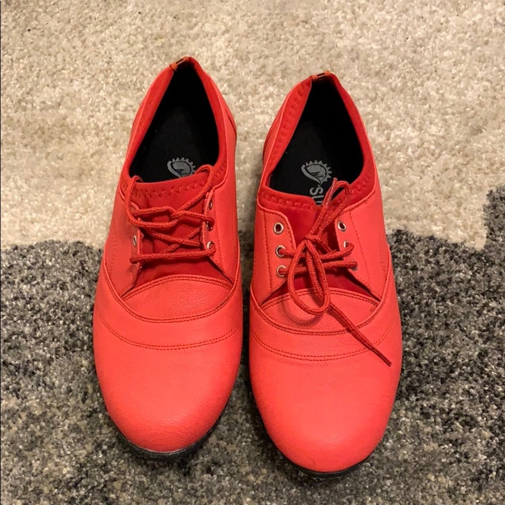 Red shoes. - Picture 2 of 2